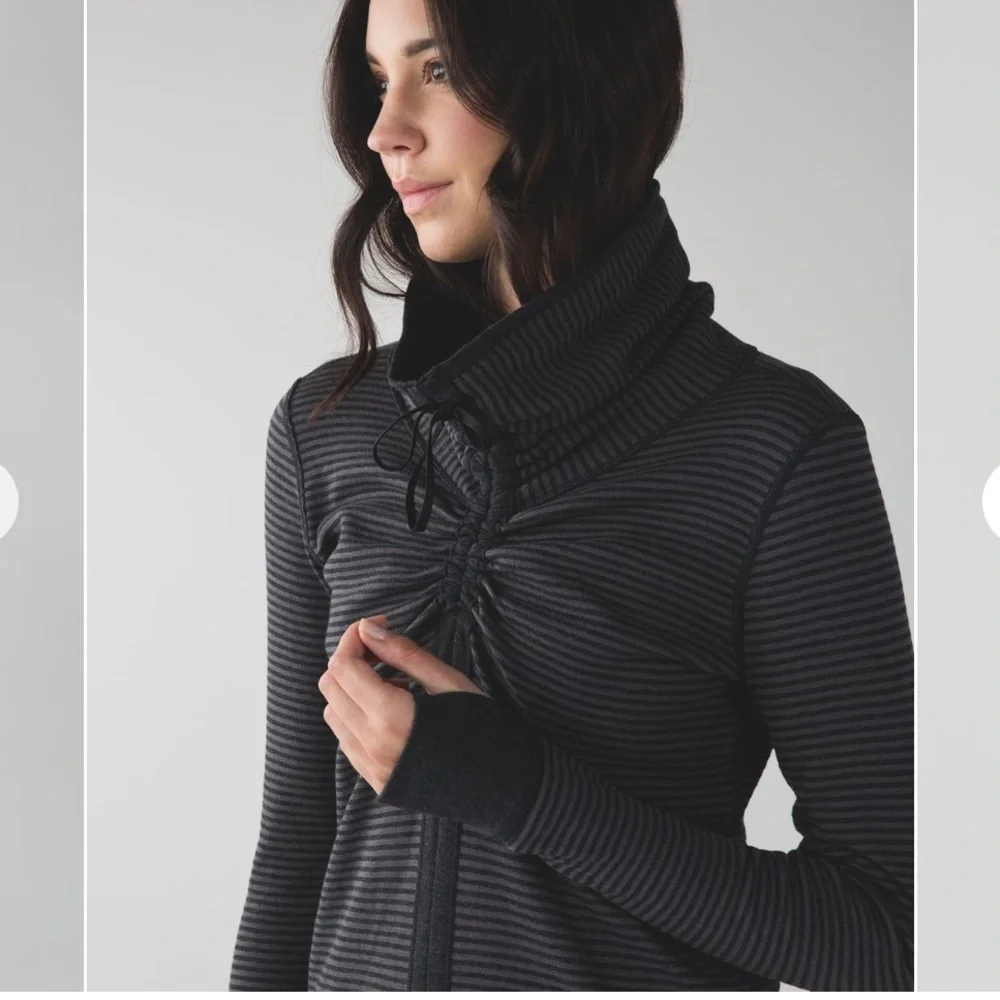 lululemon In A Cinch Long Sleeve Tee Reversible Pullover‎ Gray Stripes